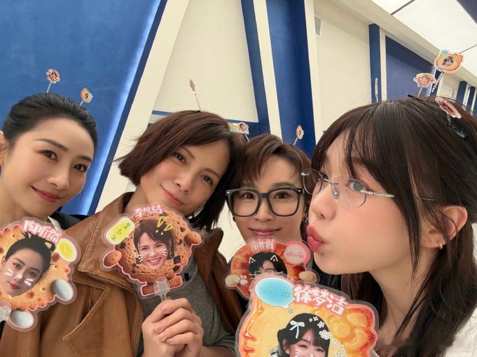 徐梦洁在浪姐推荐了金华火腿徐梦洁真的太会为家乡代言了！浪姐直播里她拿着金华火腿，