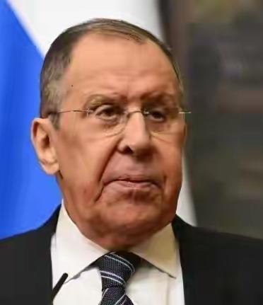 美国坑害俄罗斯还不够狠吗？还抱有幻想，最终还是想投靠美国！要做第二个叶利钦还是戈