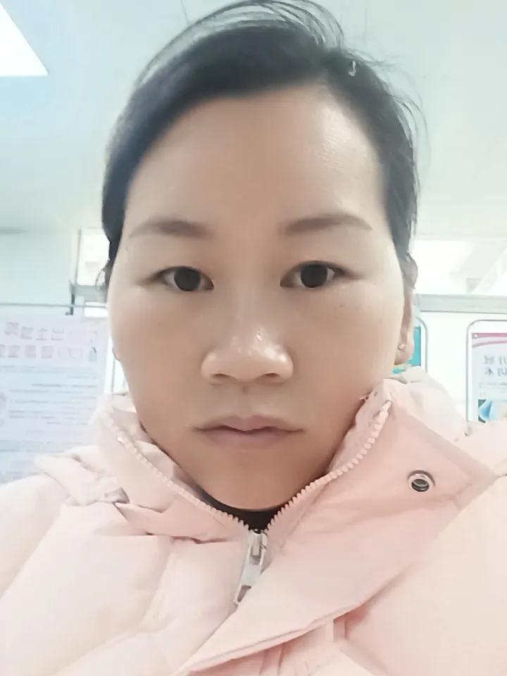 朋友们，大家好，我是小清，今天一个来医院看病，最近不是这里痛，就那里痛，之前是喉