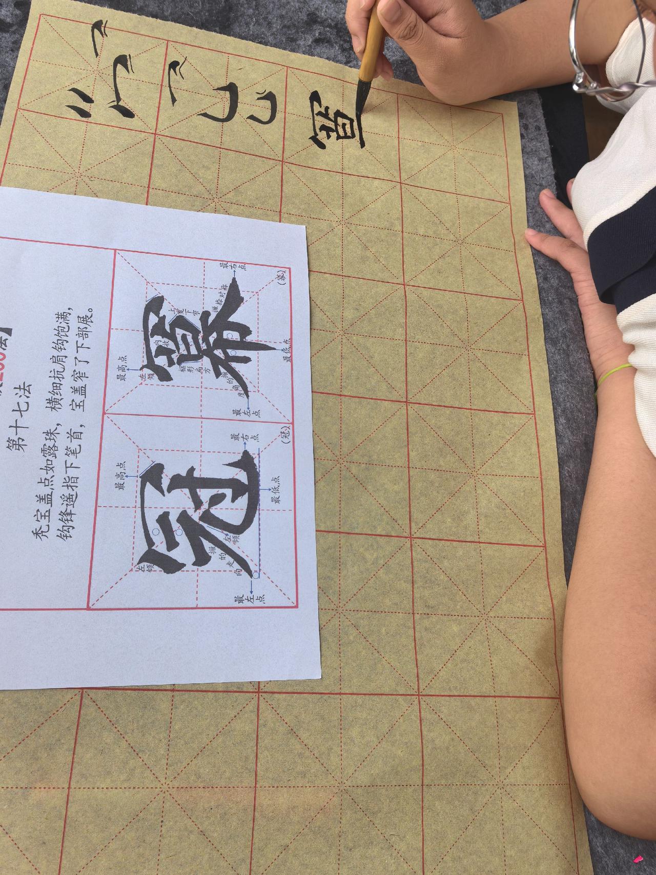 胶州书法汉府书院：小学学员写字日常