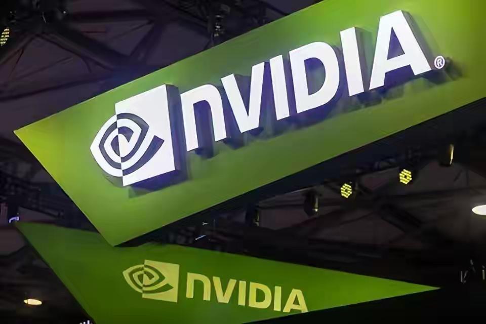 英伟达这是要在科技界“称王称霸”啊！10月29日，它成了史上首家市值破5万亿美元