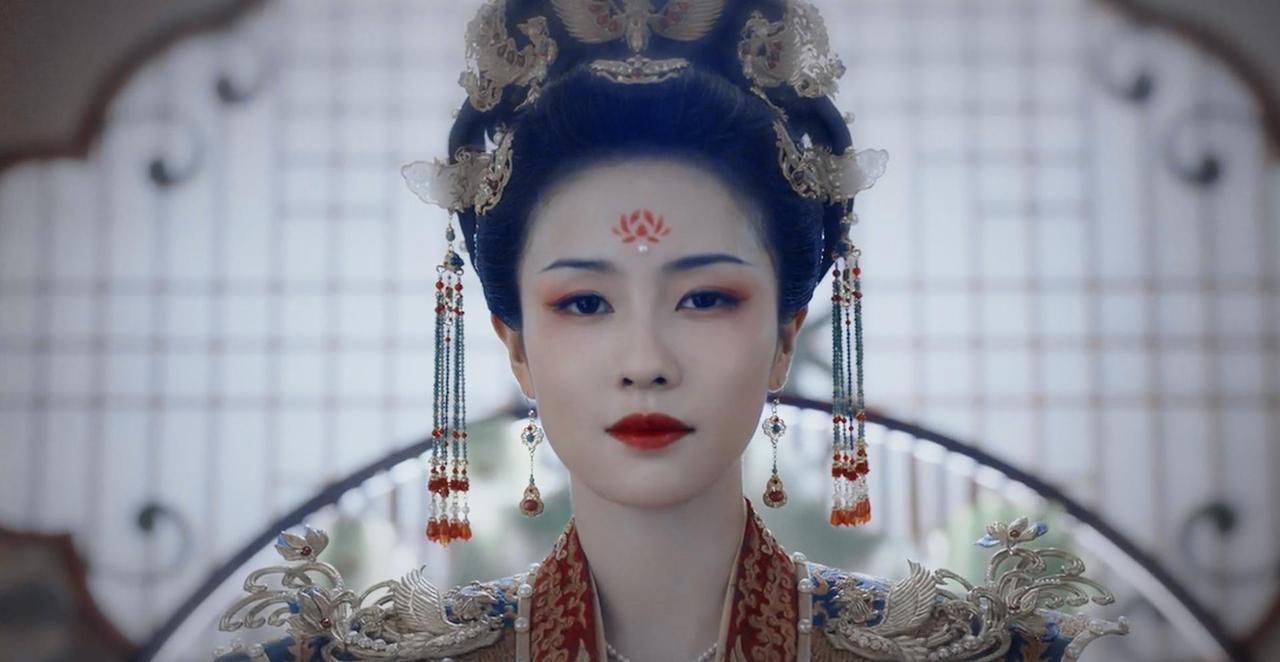 前世的燕临有多疯狂，多次闯进宫殿强占姜雪宁，遭谢危毒打后仍不知悔改，甚至让姜雪宁