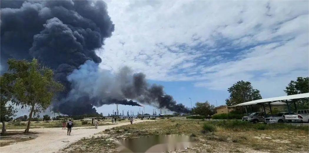刚按下暂停键不到半天，伊朗多地又响起剧烈爆炸声！这一回，焦点集中在霍尔木兹甘省的