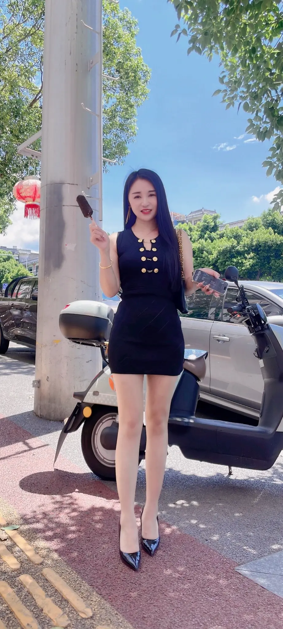 低谷期的时候；我没有乱动，就坐在那里看，看人情冷暖，爱恨情愁，看谁离我...