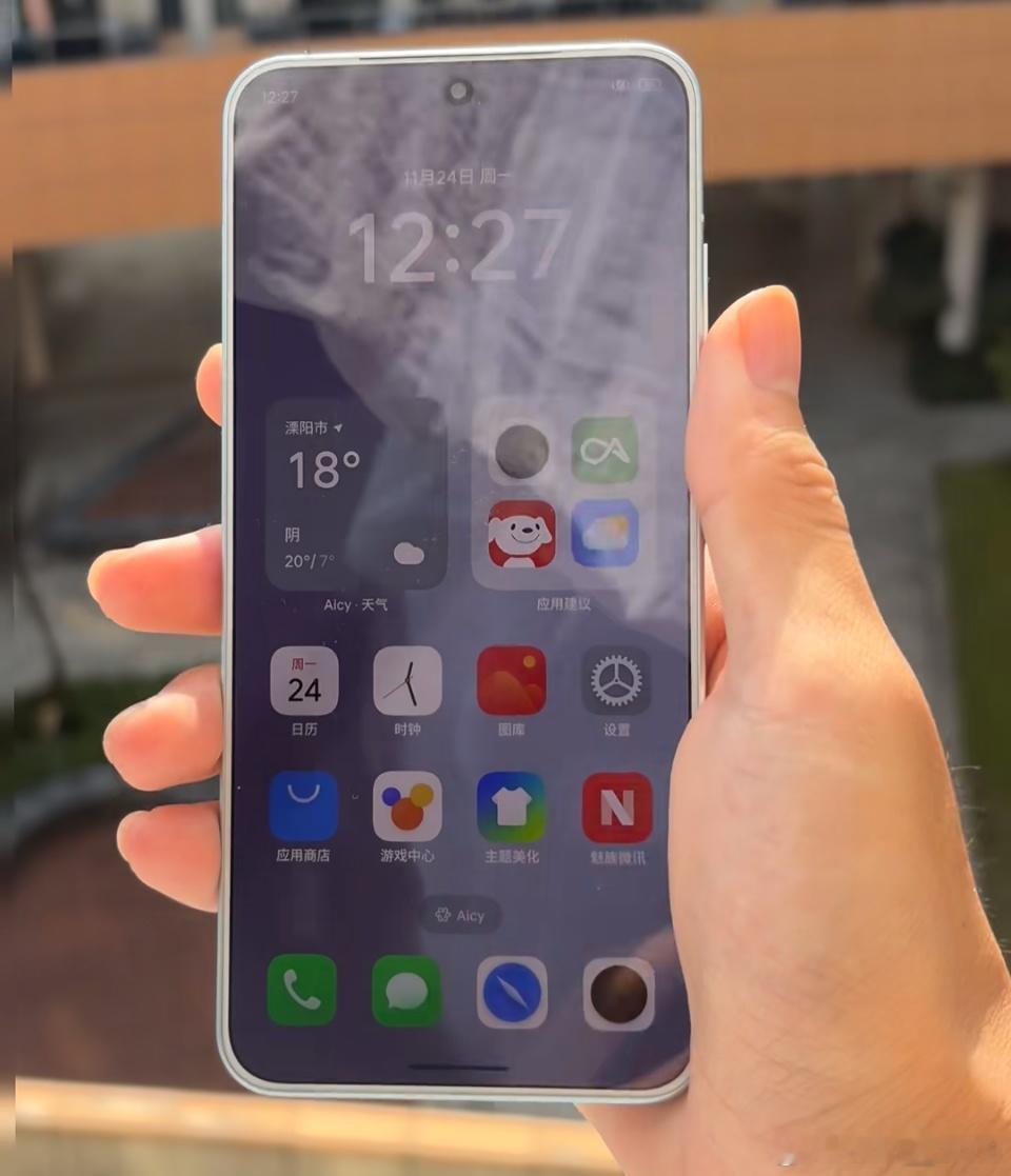 打算年后重新入个魅族22毕竟是魅族最后一款白色面板手机了 