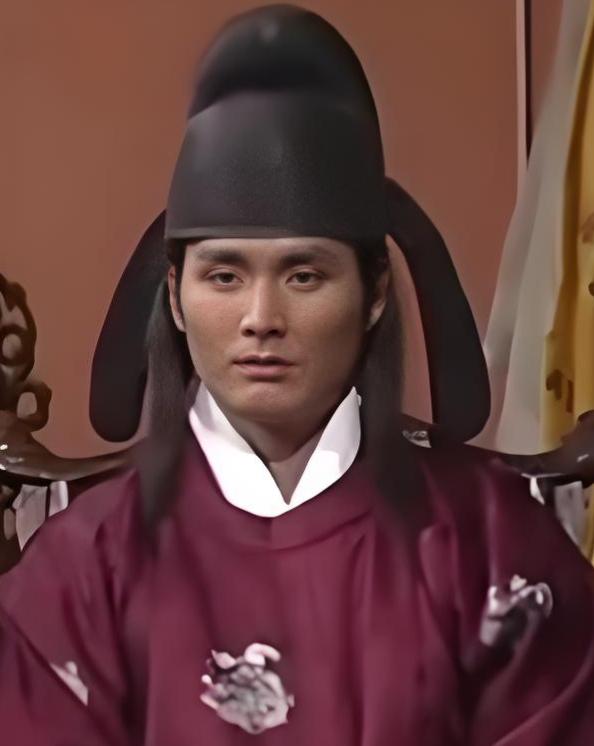 王郁（왕욱，？—996年），是朝鲜半岛历史上的高丽王朝宗室，出生于开京，高丽太祖
