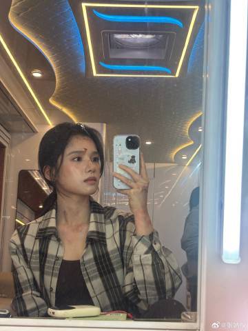 张婧仪晒工地日常张婧仪工地干活日常 张婧仪晒工地干活日常啦~好有生活气息！张婧仪