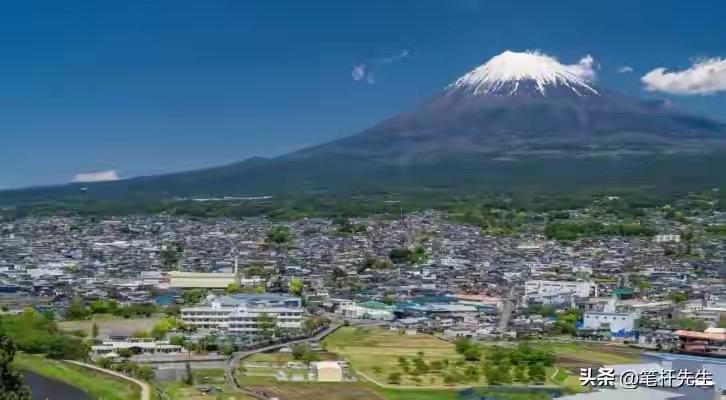 日本陷债股汇三杀断经济命脉，“失去三十年”难续命，军工赌命亦难救

有人形容日本