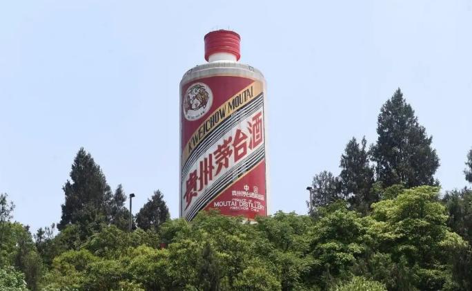 4月16日消息，贵州茅台发布2025年全年业绩，出现上市25年以来首次年度净利润