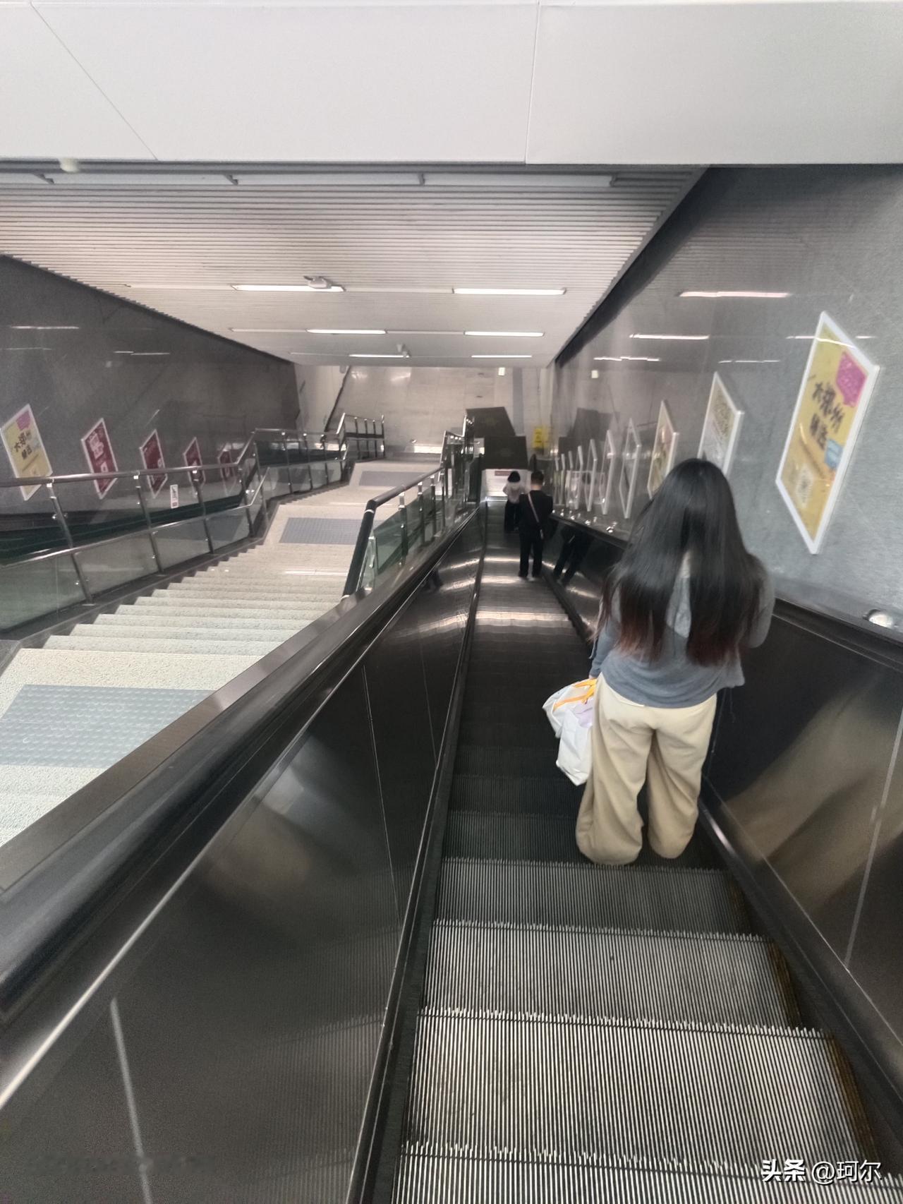 郑州地铁5号线内环早八点前实时客流情况来了！5号线身为郑州环线地铁，早高峰本该人