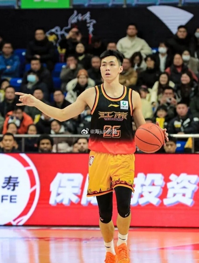 两场比赛打完了，虽然赢了，但赢得都很艰难，三个一号位，赵睿虽有起伏，但还是在关键