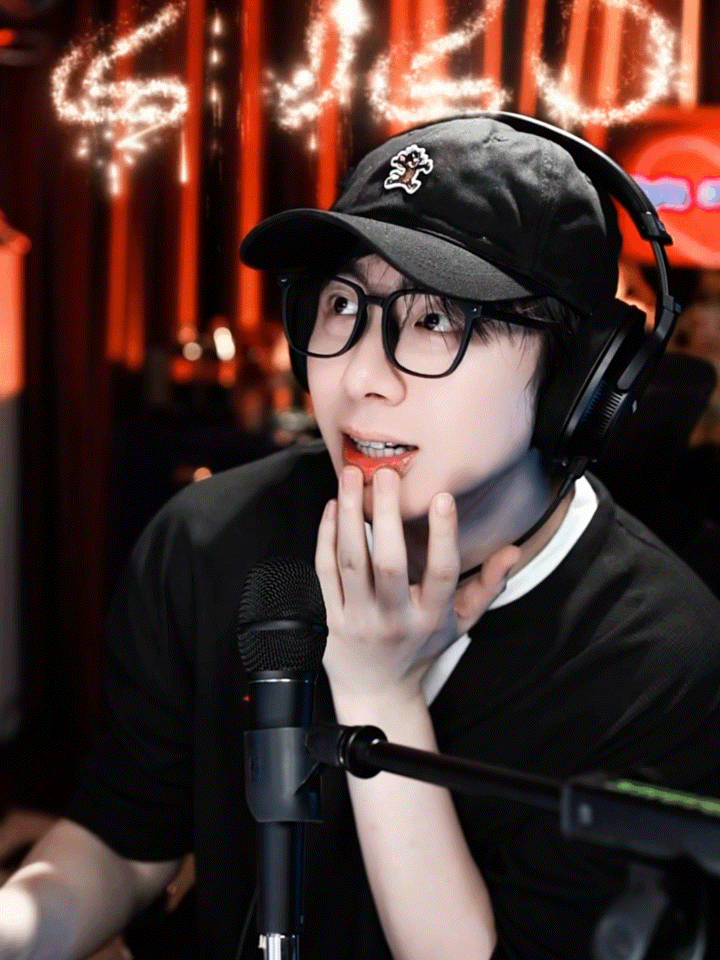 可爱饱饱。刘宇宁直播  |刘宇宁  |摩登兄弟