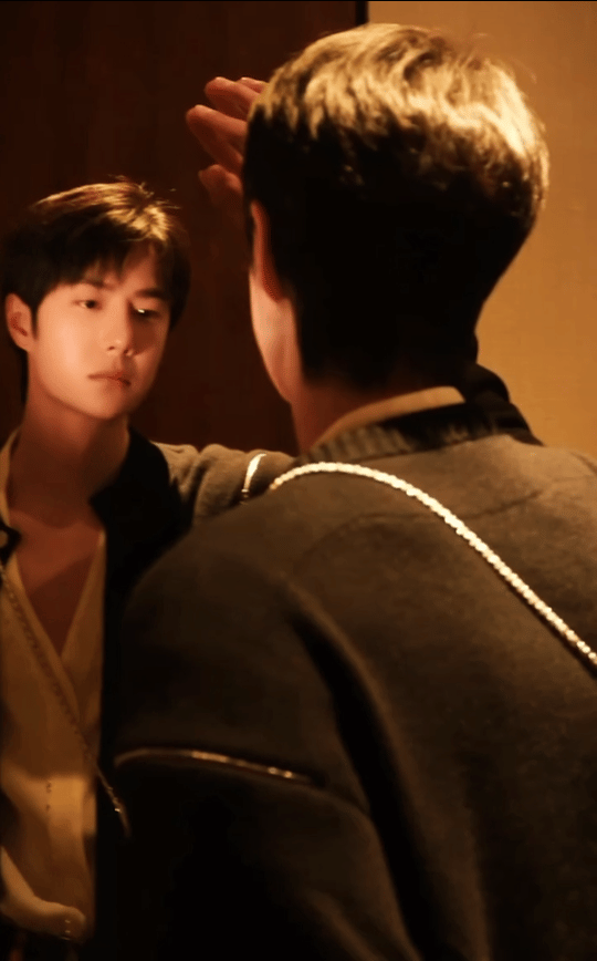 愉快的周末，从看王一博开始，冬至快乐 王一博  cr:logo 