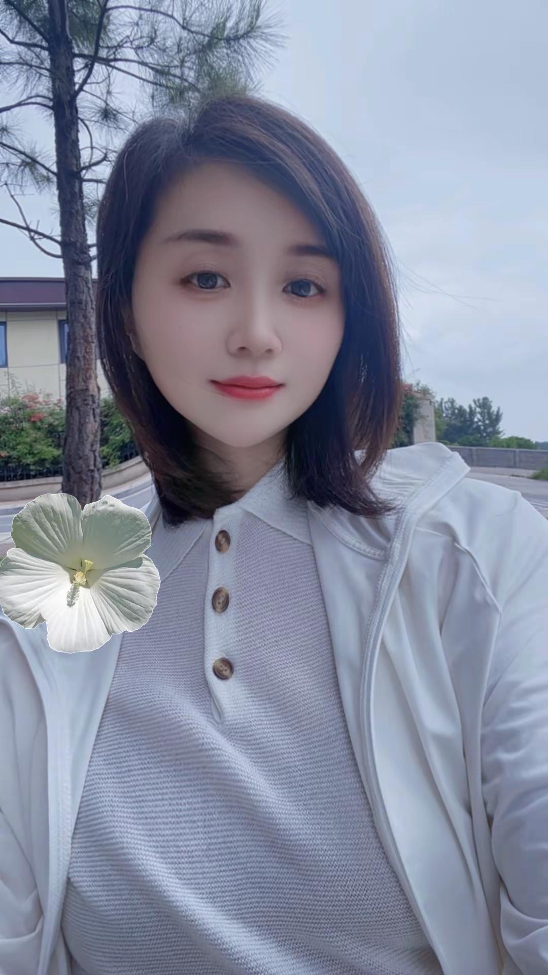 “我们终其一生都在找一个能听你说废话的人”但愿你的眼睛只看得到笑容