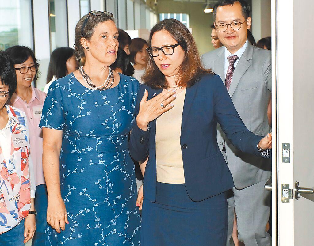 台湾“大选”前夕，美国罕见重申“不支持台独”，台媒发文分析认为背后有猫腻，这表明