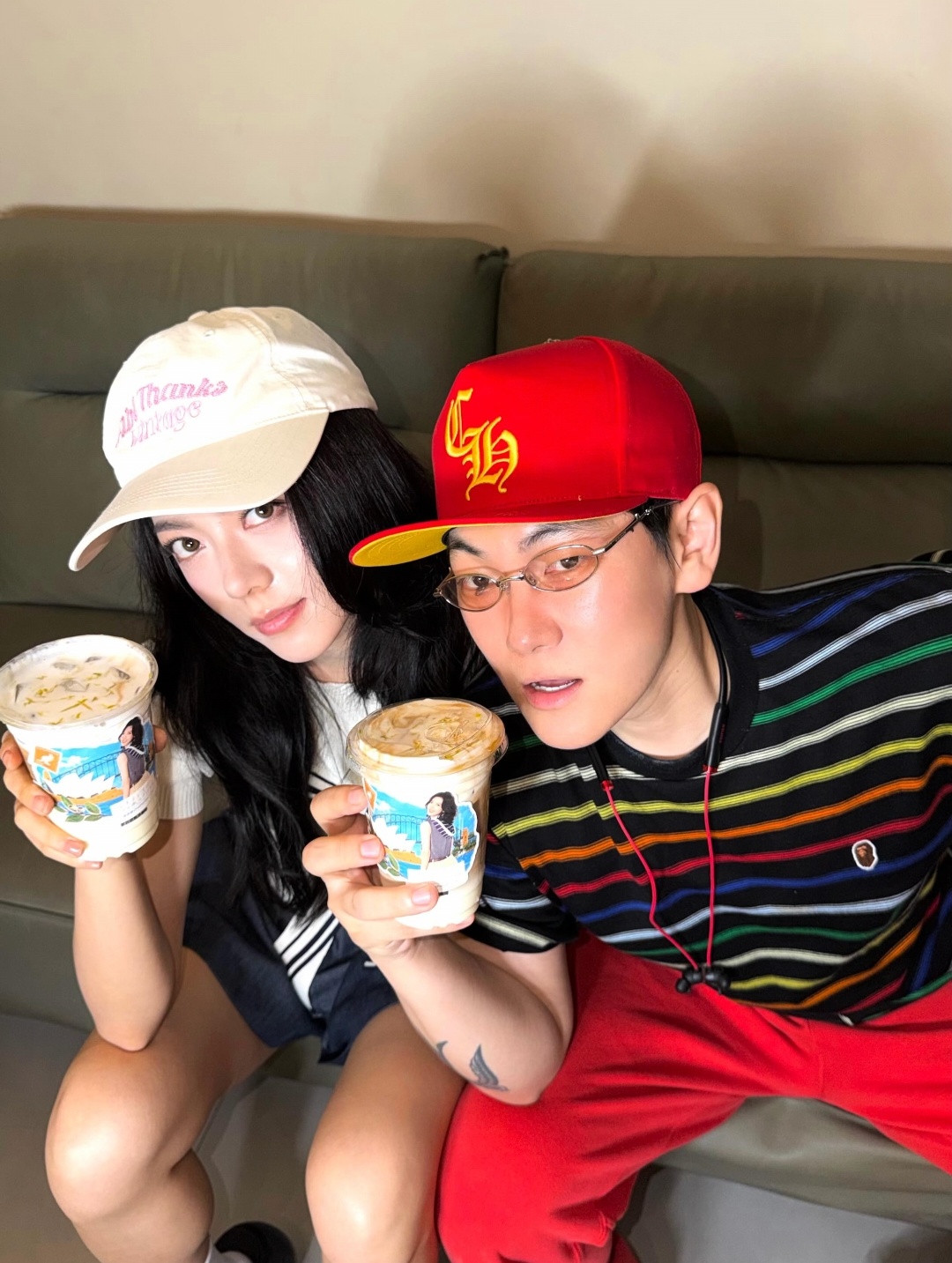 我咋才刷到这张美图赵今麦代言茶百道咖啡 /赵今麦爱喝茶百道虎斑橘拿铁 ​​​