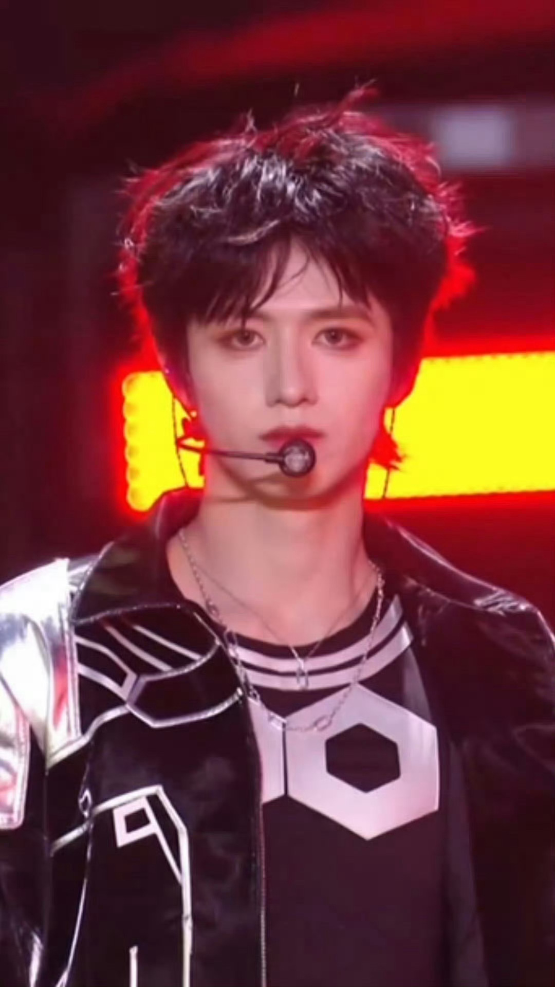 TOP登陆少年海口演唱会怼脸生图 ​​​