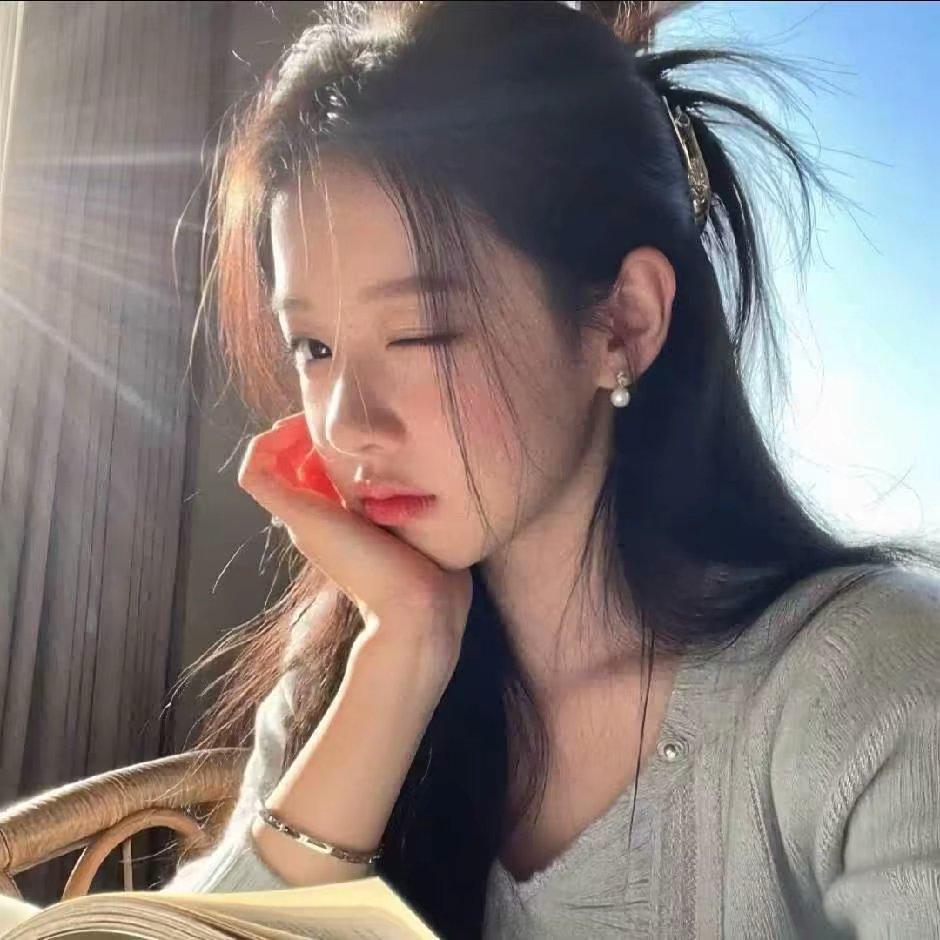 拍照打卡自己觉得美丽的一面，定格自己的一瞬间，让我在生活中有美好的一面