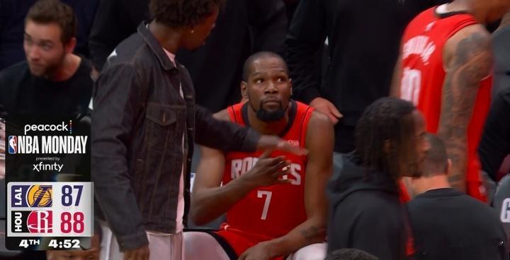 第四节打得啥啊    火箭猛猛失误送礼，湖人猛猛打铁喂饭  湖人vs火箭