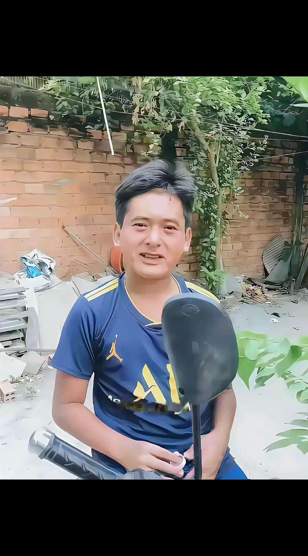 这小孩太像周润发了