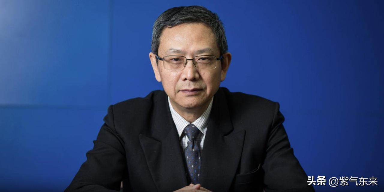 经济专家又开始鼓励大家买房了

现在谈房色变！

专家说了，看中的房子别忧虑，及