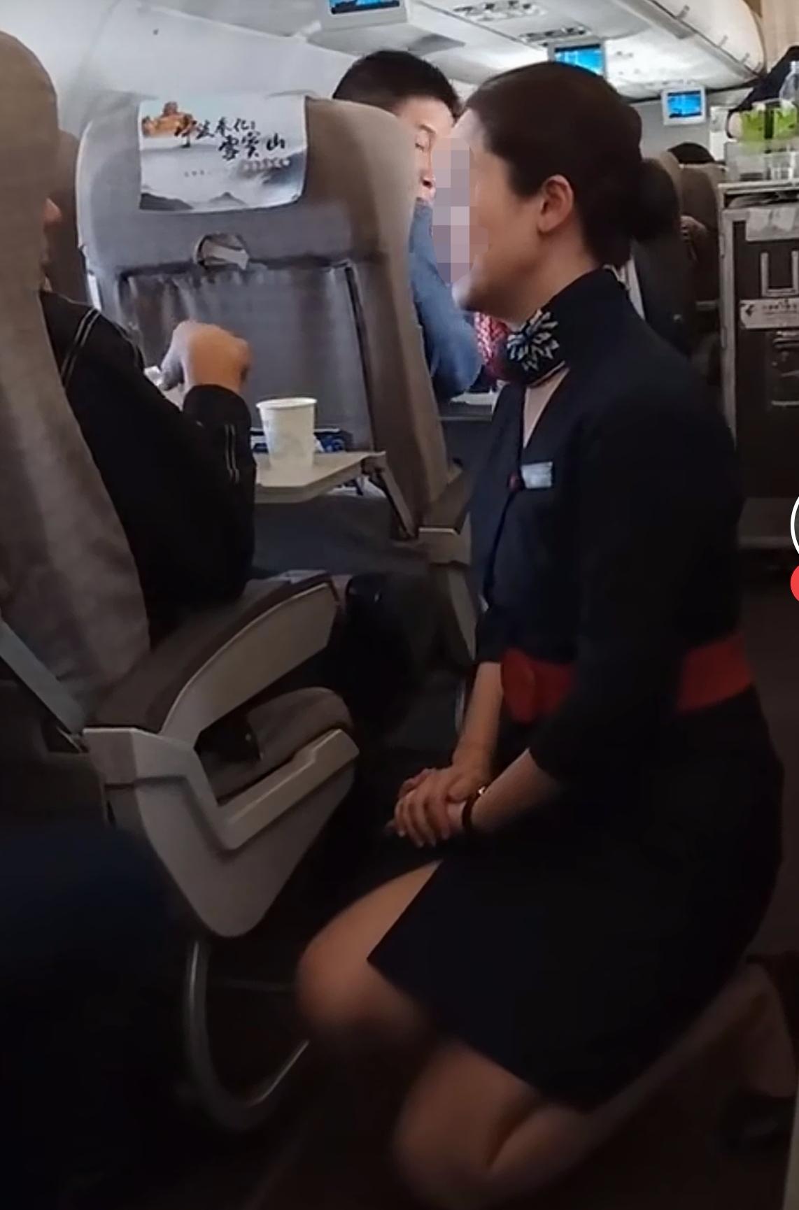 如果我是东航空姐的爹，我一定要做下面二件事：
      第一件事是先骂自己闺女