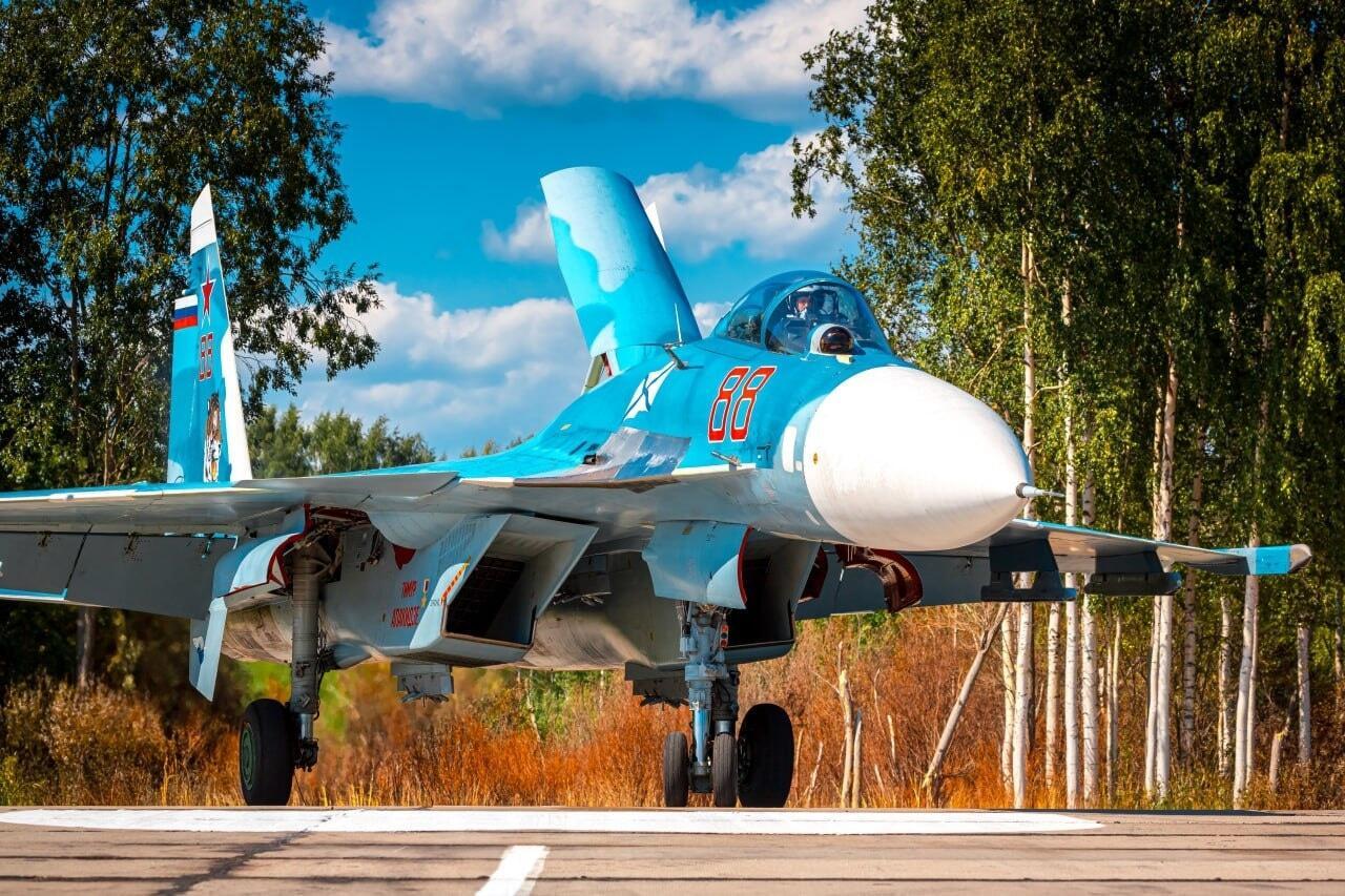 #航空新视野[超话]# 俄罗斯海军航空兵的苏-33舰载战斗机和俄罗斯空天军的苏-