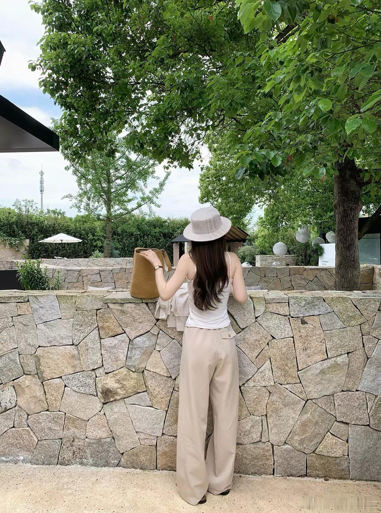 卡其灰也超好搭!!! 不是黄黄的卡其   是带灰调  柔和有质感～～今晚👍里抓
