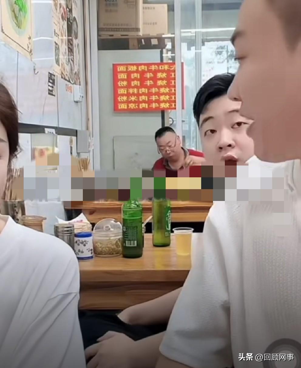 ‘丈门’小根直播吃饭再与男子发生争气，动手推搡要Gan架！方丈否认花4000万“