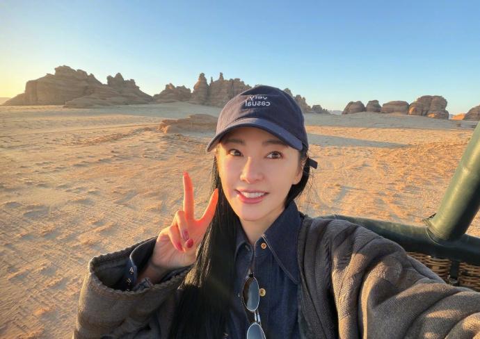 张雨绮素颜坐热气球美翻了！女推团同款打卡地太绝
 
谁能想到张雨绮突然去打卡女推