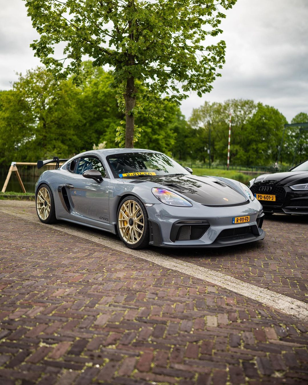 Porsche 718 Cayman GT4 RS Weissach Packa