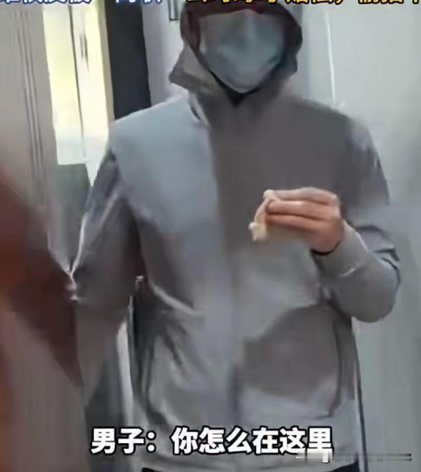 现在最难受的就是这个
两次被偷拍的女子了！
明明自己才是受害者，要求偷拍者离职不
