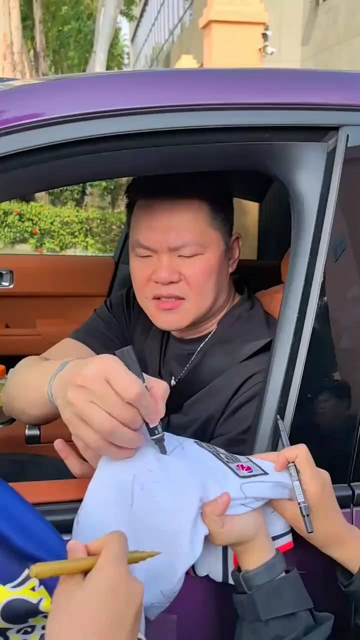 朱总今天晚上去哪里快乐？你猜。