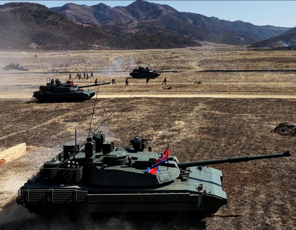 和99A水平差不多了？演练中的朝鲜“天马-20”等新坦克，配备了车载遥控武器站和
