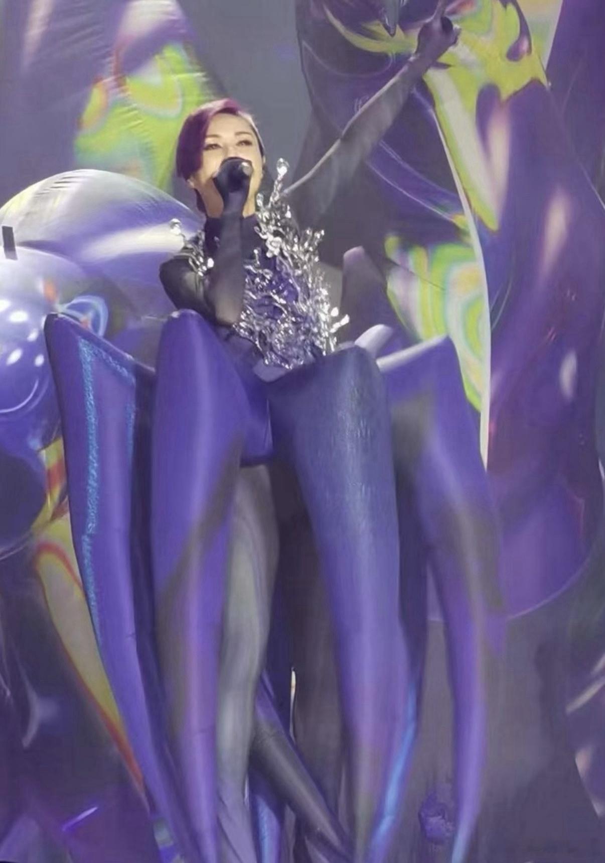 Remember 佢係紫色嘅杨千嬅💜                     