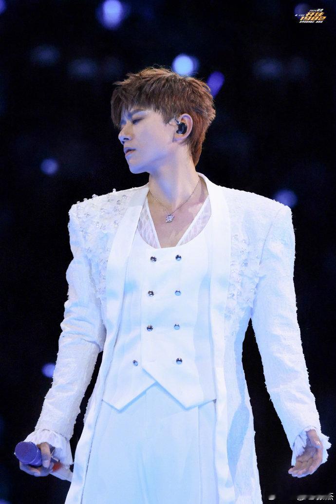 张杰新春场唱了好多遗珠 新春场的惊喜也太足了！张杰唱《风》的时候，我直接在台下哭