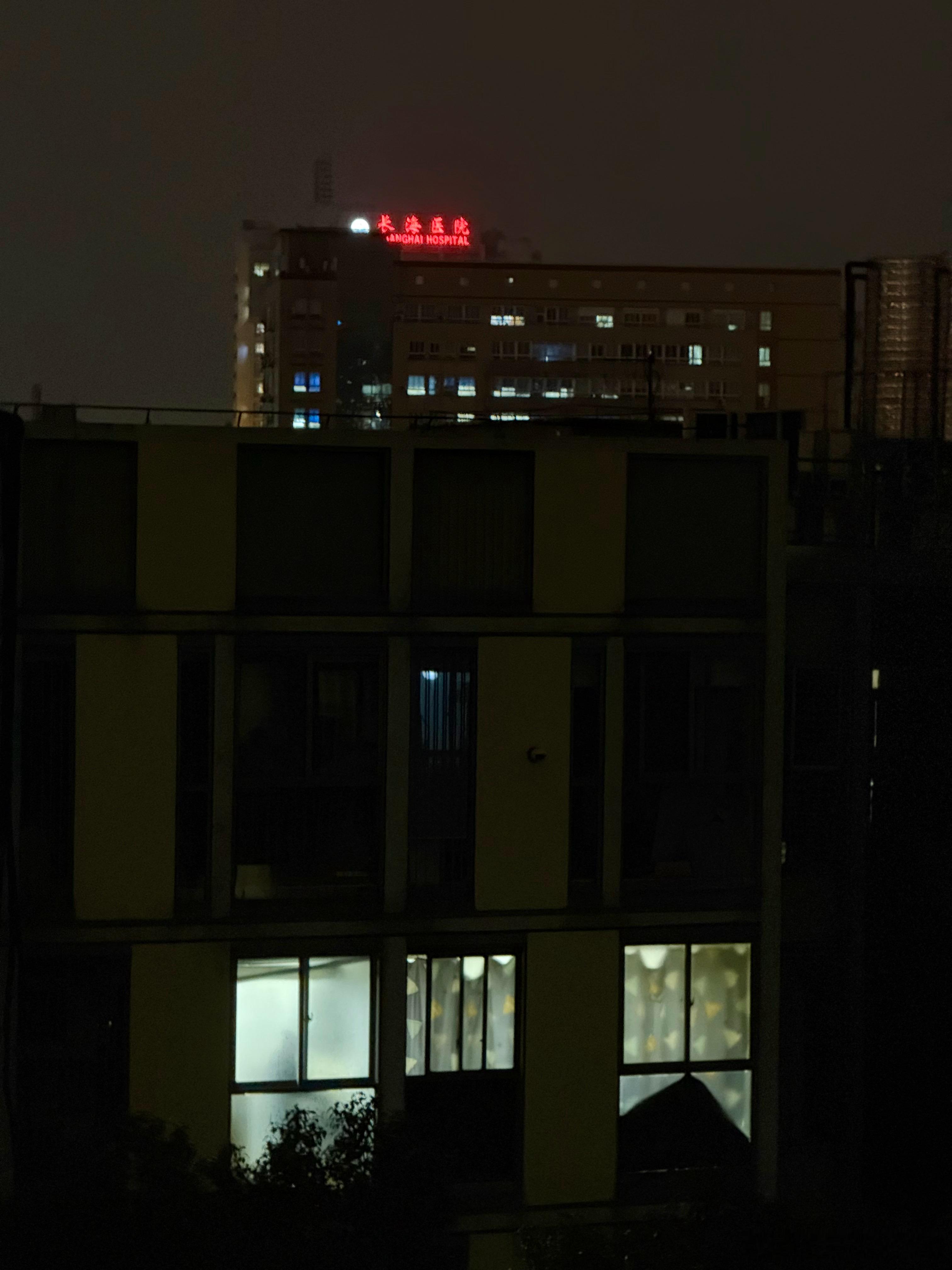 上海本轮降雪积雪可达3厘米说好的3厘米呢，在哪里？ 上海·黄兴体育运动公园