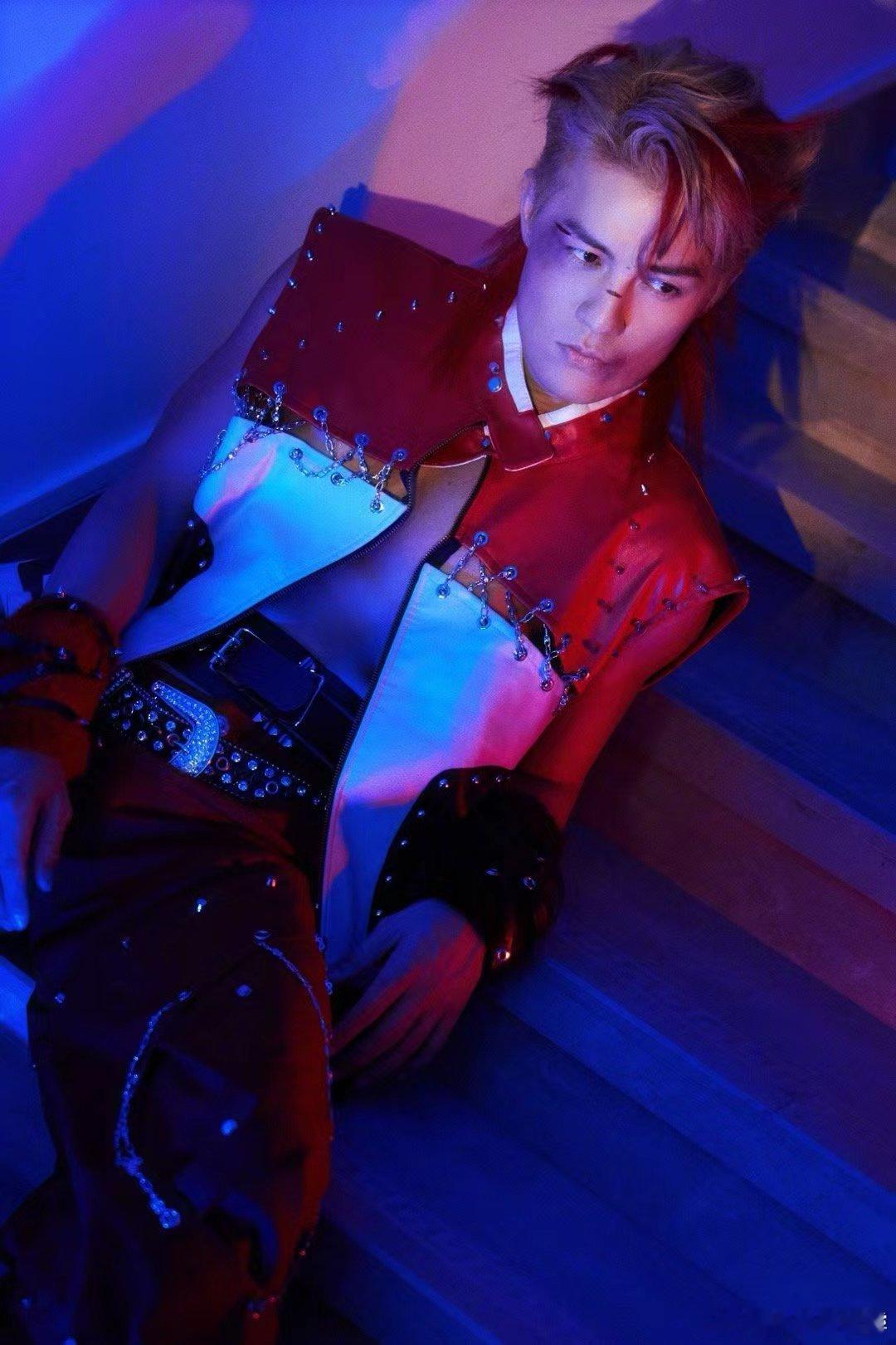 #吴克群战损妆##吴克群红发狼尾#被吴克群红发狼尾硬控住了，吴克群战损妆适配度?