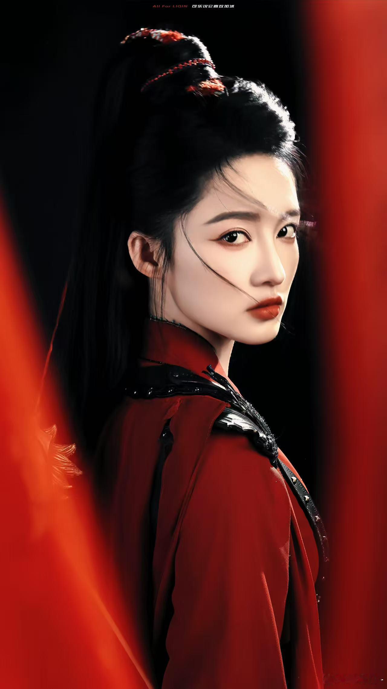 李沁两月双翻红李沁两部剧翻红 从一笑随歌到楚乔传，李沁这两个月已经有两部剧翻红了