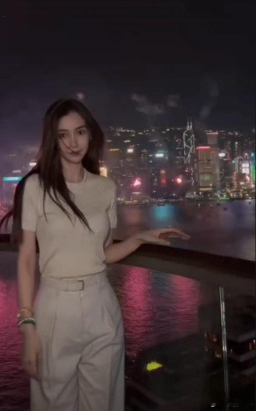 #angelababy# ｜#杨颖# 拼拼凑凑又能凑出六宫格每一帧都能出片[哇]