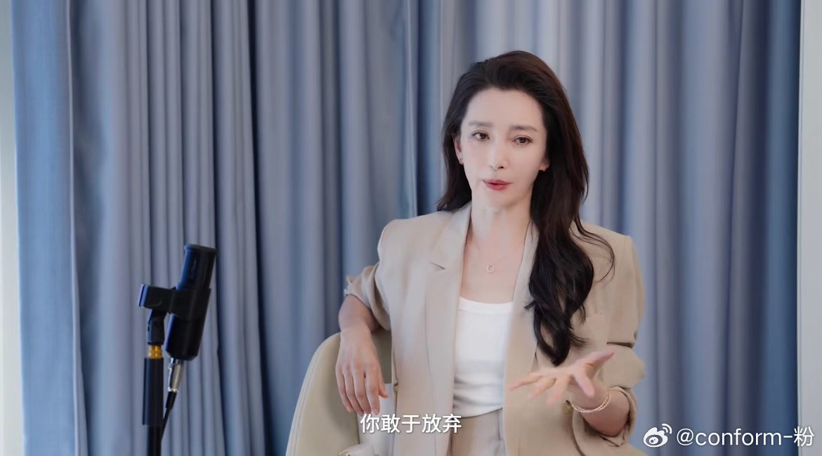 李冰冰鲁豫也有工作焦虑 两位大女主走心聊职场困境，每一份新工作都是新一轮焦虑开端