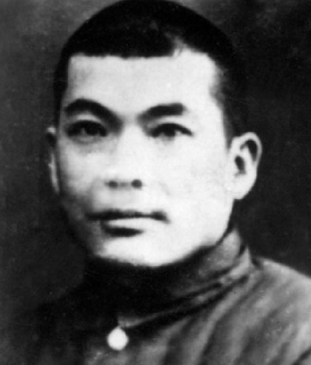 1941年，地下党牛子龙借机做掉了军统豫站站长，没过多久，上级就找他喝酒，也想借