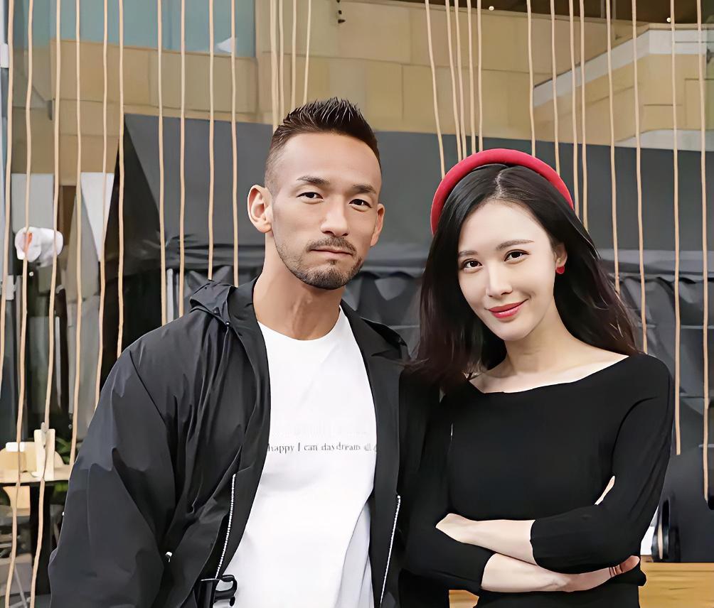 田朴珺与中田英寿的那次聚会，尴尬程度简直突破天际。中田英寿可是足球界的大腕，在2