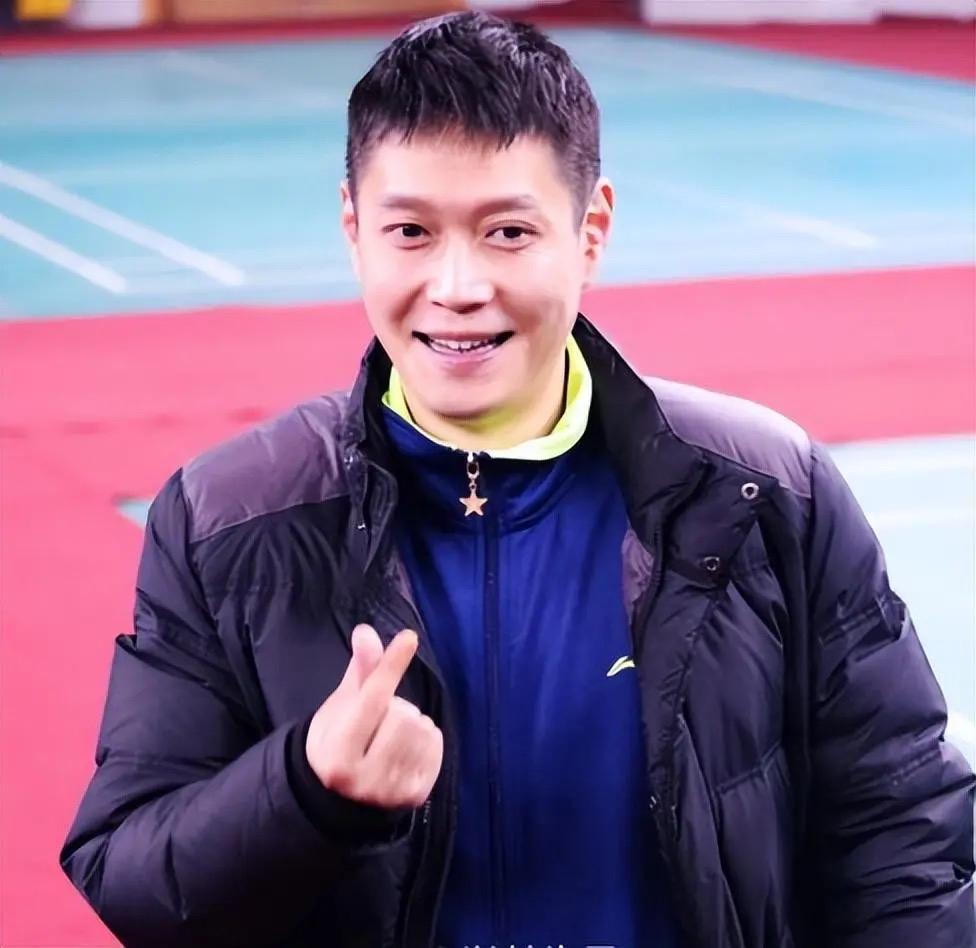 孙颖莎的主管教练邱贻可，曾经这样评价自己的弟子，他说：

别老说颖莎赛场上一声不