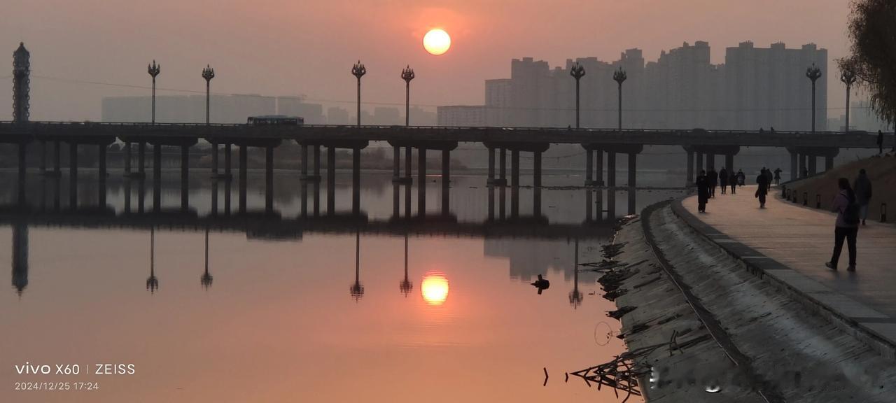 分享你手机里的倒影