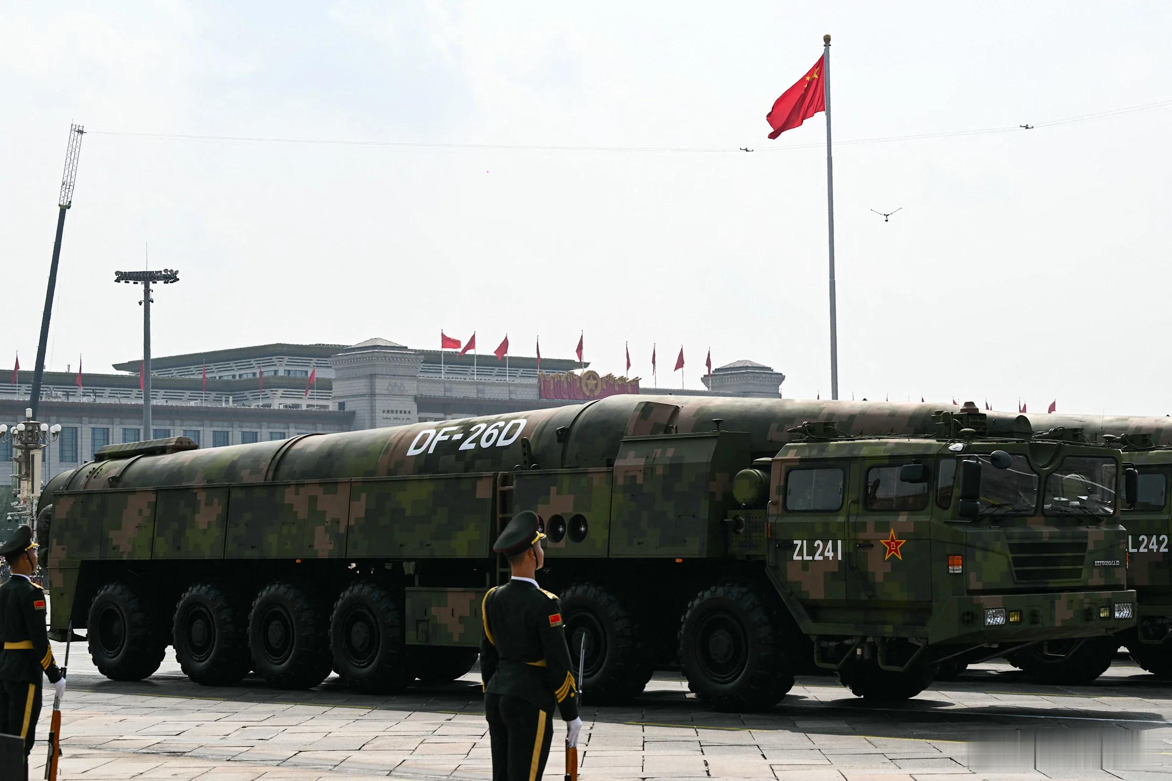 【中国在大型阅兵式上展示了激光武器、“高度智能”坦克和一系列先进导弹】（商业内幕