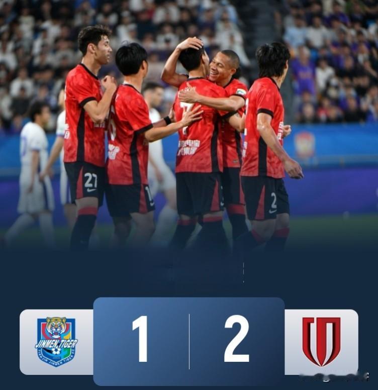 随着蓉城上赛季的两大“苦主”河南和天津先后输球，也让他们的连胜记录扩大到八场，在