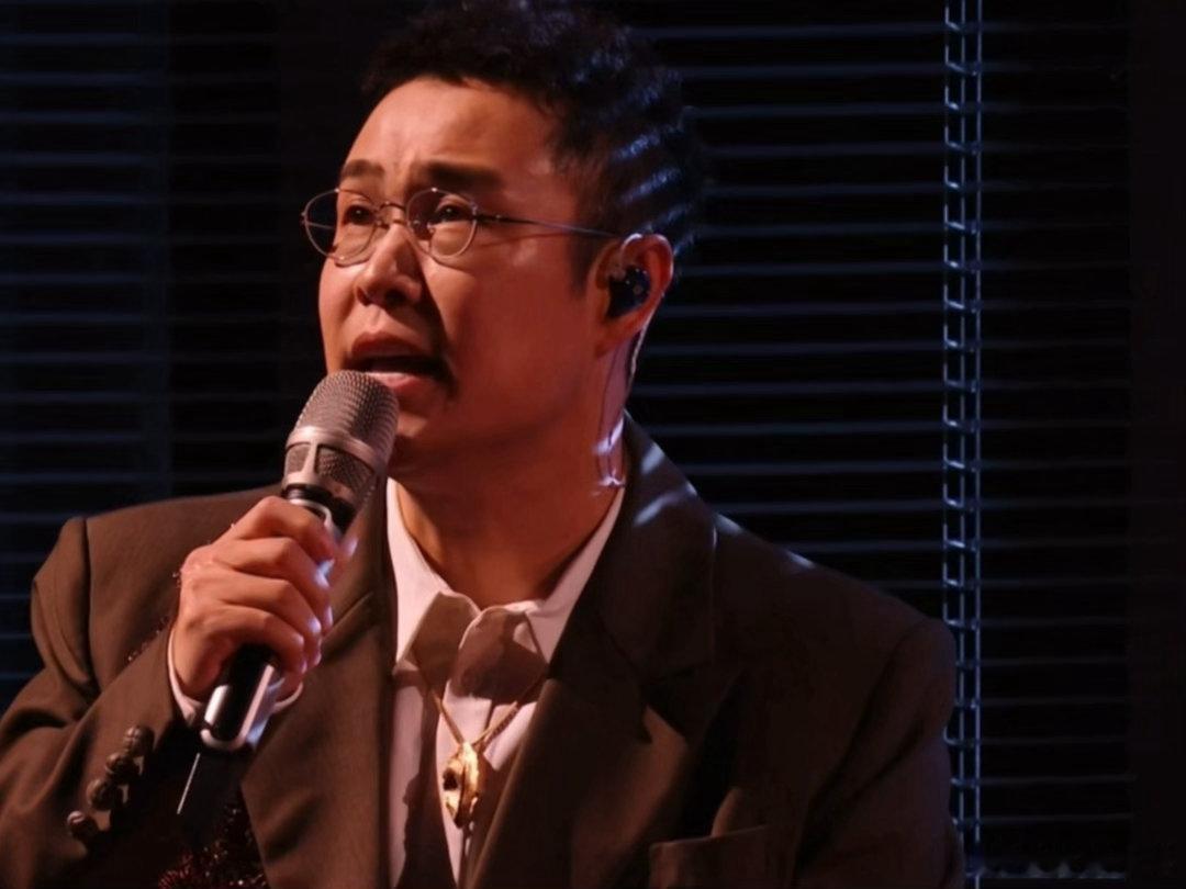 小沈阳一开口就想哭了小沈阳在披荆斩棘三公舞台大放异彩，歌声自带共情buff，简简