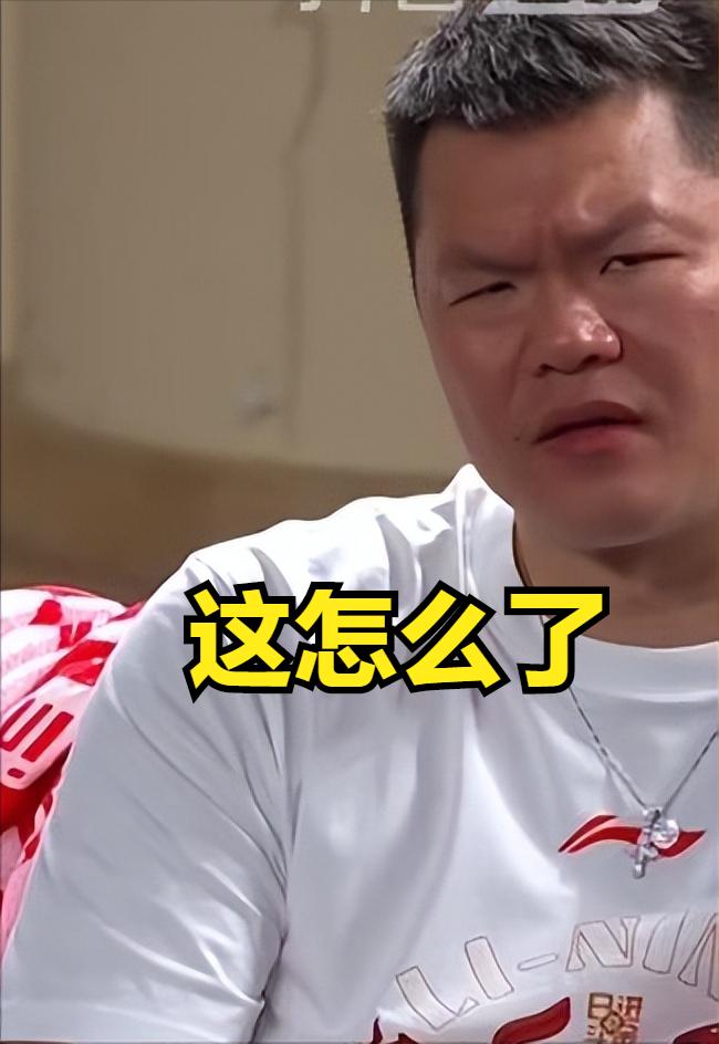 胡明轩今晚对阵新疆队15投4中，三分球11投3中，表现与全明星赛上判若两人。
全