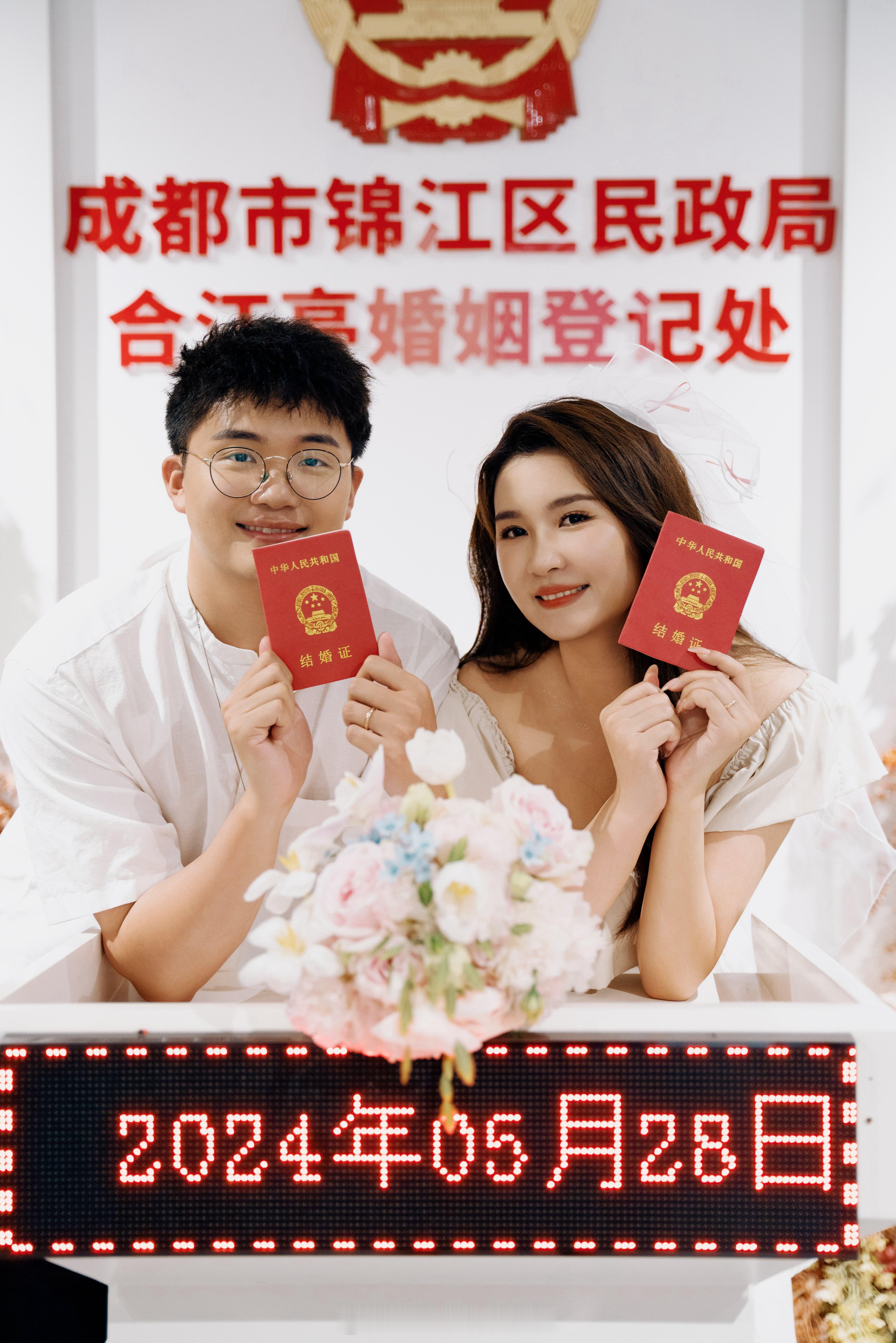 恭喜持证上岗啦💕一屋两人（一猫🐱）三餐四季，以后的日子要一起打怪升级呀！！ 